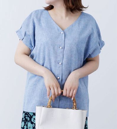BELLUNA（ベルーナ）の「綿麻シャンブレー袖タックブラウス（ブラウス）」