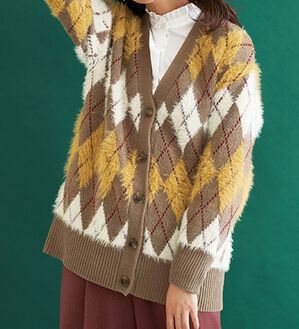 BELLUNA（ベルーナ）の「ふんわりアーガイル柄カーディガン（ニットカーディガン）」｜モカ系