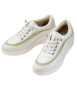 ルフラン（ルフラン）の「＜トゥビーコンティニュード＞ラメが煌めく４Ｅレザースニーカー（スニーカー）」｜ホワイト