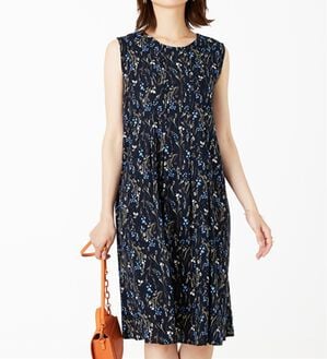 BELLUNA（ベルーナ）の「レーヨン素材ノースリーブワンピース（その他ワンピース）」｜ネイビー系花柄