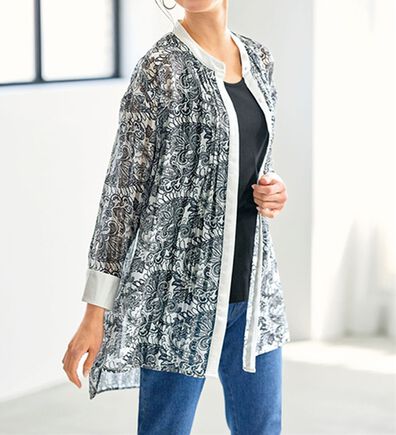 BELLUNA（ベルーナ）の「シンプルコーデに映えるシャドーストライプペイズリー柄ブラウス（チュニック）」