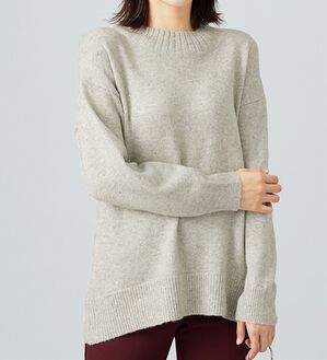 BELLUNA（ベルーナ）の「ラメ調バックスリットニットプルオーバー（ニット・セーター）」｜アイボリー