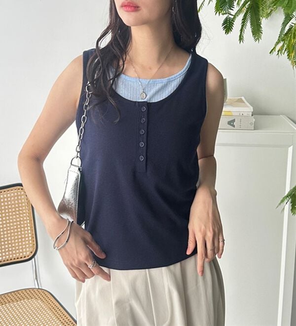 GeeRA（ジーラ）の「ヘンリーネックレイヤード風タンクトップ（タンクトップ・キャミソール）」｜詳細画像