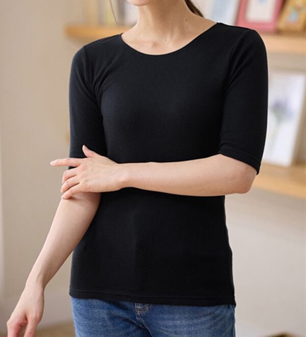 LAVIENNE（ラヴィエンヌ）の「【敏感肌さんに】綿１００％吸湿発熱あったかインナー　クルーネック５分袖（肌着・インナーウェア）」｜詳細画像