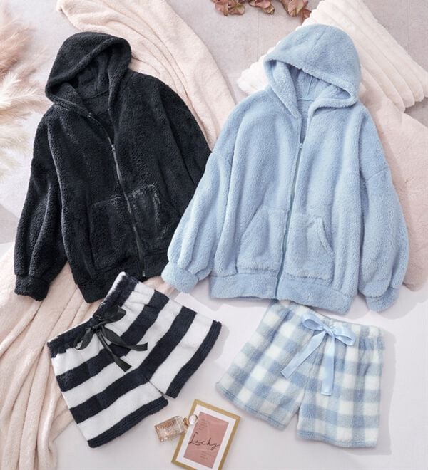 YU'NOW（ユナウ）の「【上下２点セット】ボアジップパーカー＆ショートパンツ（パジャマ・ルームウェア）」｜詳細画像