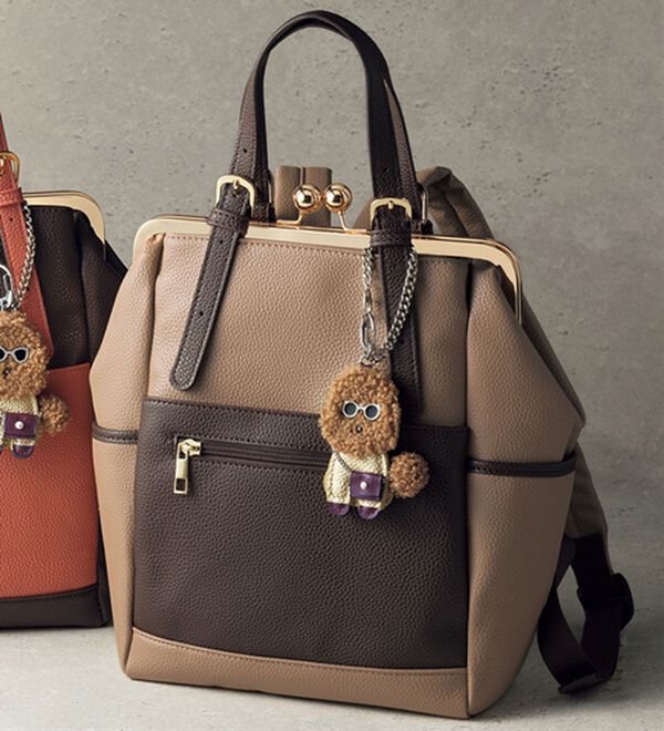 BELLUNA（ベルーナ）の「プードルチャーム付軽量口金リュック（リュック）」｜ベージュ／チョコ