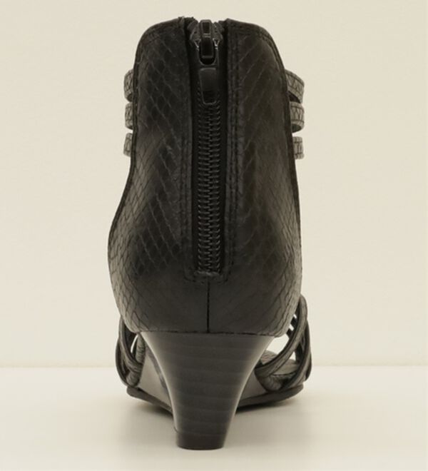 BELLUNA（ベルーナ）の「煌めくスパンコールビジューサンダル（サンダル・ミュール）」｜詳細画像