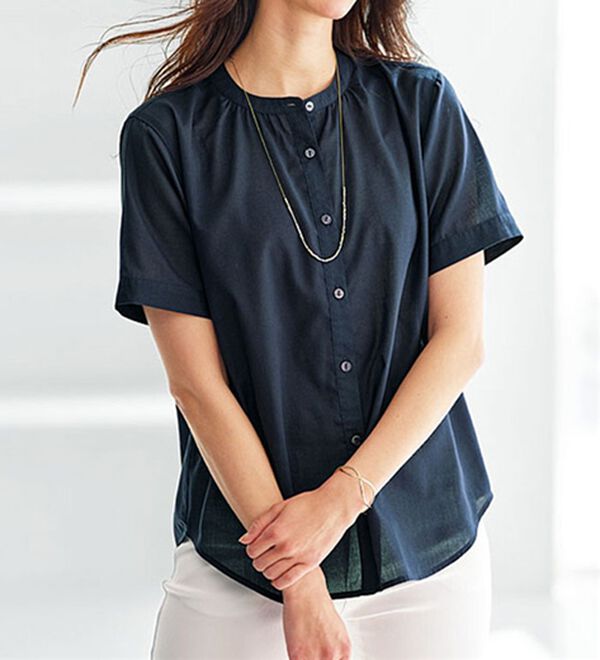 BELLUNA（ベルーナ）の「ギャザー使いバンドカラーブラウス（ブラウス）」｜ネイビー