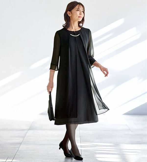 BELLUNA（ベルーナ）の「涼しげシアー重ね着風ワンピース（ブラックフォーマル（喪服・礼服））」｜黒