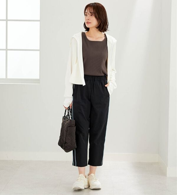 BELLUNA（ベルーナ）の「＜ＥＬＬＥ　Ａｃｔｉｖｅ＞綿タッチ素材クロップド丈ジャージパンツ（その他パンツ）」｜詳細画像