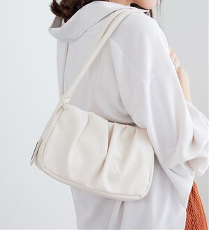 BELLUNA（ベルーナ）の「ギャザーデザインミニショルダーバッグ（その他バッグ）」｜アイボリー
