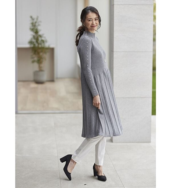 BELLUNA（ベルーナ）の「体型を拾いにくい！ビジュー使いプリーツ風ニットチュニックワンピース（チュニックワンピース）」｜詳細画像