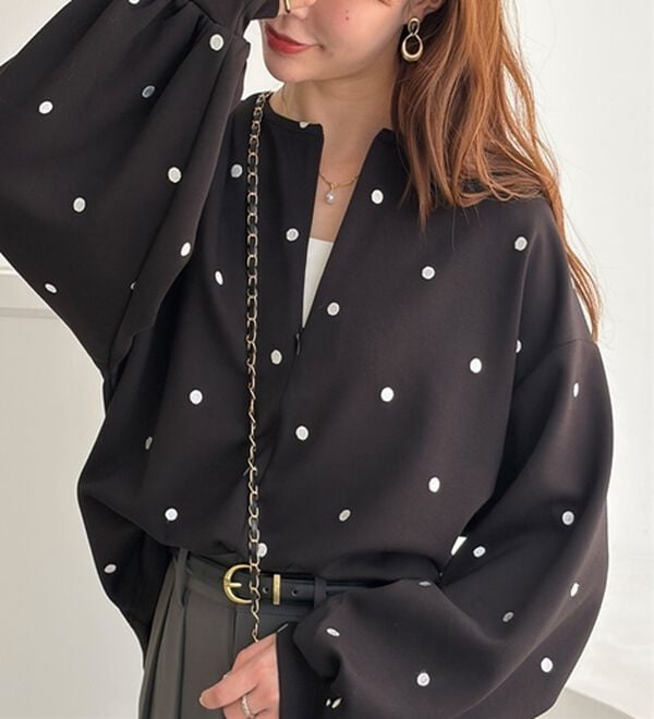GeeRA（ジーラ）の「ドット刺繍ハーフジップダンボールトップス（カットソー）」｜ブラック