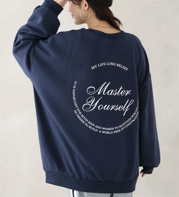 A HAPPY MARILYN（アハッピーマリリン）の「【Ｌ～８Ｌ】【ハピぽか裏起毛】２デザインから選べるロゴトレーナー 毛玉になりにくい（トレーナー・スウェット）」｜ネイビー