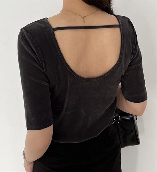 GeeRA（ジーラ）の「ベロアバックオープンカットソー（カットソー）」｜詳細画像