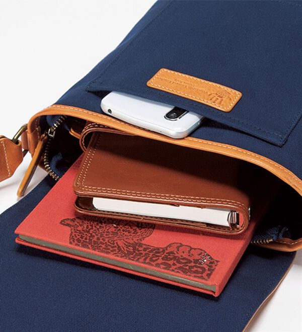 「＜ゴールデンベア＞イタリアンレザーフラップショルダー（メンズショルダーバッグ）」｜詳細画像