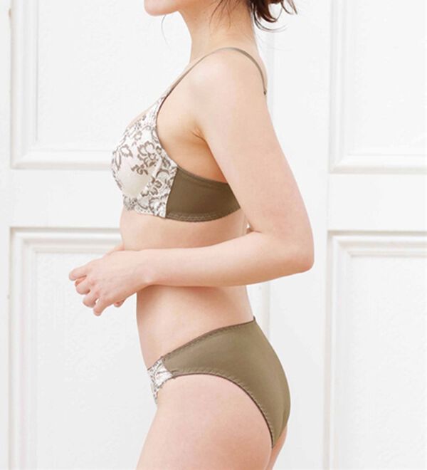 LAVIENNE（ラヴィエンヌ）の「ふっくら美胸のブラ＆ショーツ（ブラジャー＆ショーツセット）」｜詳細画像