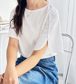 GeeRA（ジーラ）の「スリット入りフレアースリーブＴブラウス（ブラウス）」｜オフホワイト