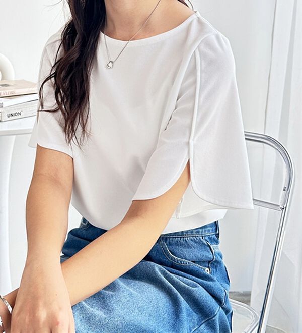 GeeRA（ジーラ）の「スリット入りフレアースリーブＴブラウス（ブラウス）」｜オフホワイト