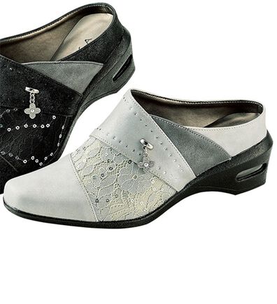 BELLUNA（ベルーナ）の「４Ｅ揺れるチャームレース切替ミュール（サンダル・ミュール）」