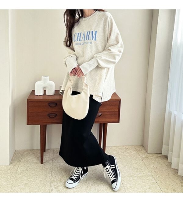 GeeRA（ジーラ）の「指穴デザイン刺しゅうロゴスウェット（トレーナー・スウェット）」｜詳細画像