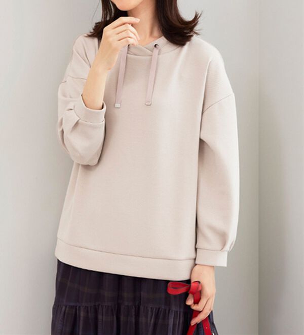 BELLUNA（ベルーナ）の「上品見えとろみワイドネックプルオーバー（カットソー）」｜トープ