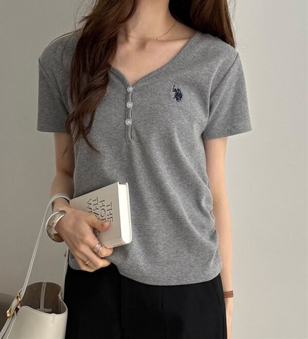 GeeRA（ジーラ）の「【ＵＳ．ＰＯＬＯ．ＡＳＳＮ】接触冷感Vネックヘンリーリブカットソー（カットソー）」｜詳細画像