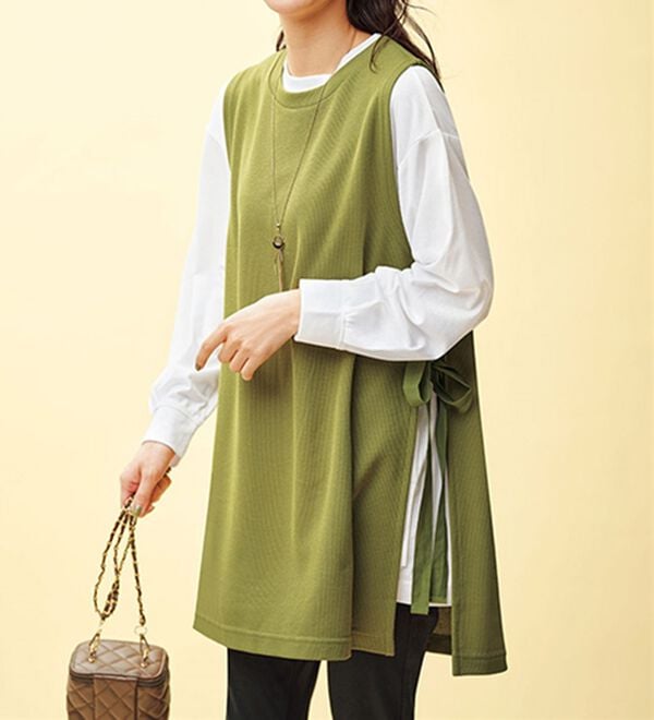 BELLUNA（ベルーナ）の「あぜ素材サイドリボン使いベストアンサンブル（アンサンブル）」｜グリーン