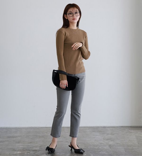 Pierrot（ピエロ）の「【選べるネック】袖ボタンリブニット（ニット・セーター）」｜詳細画像