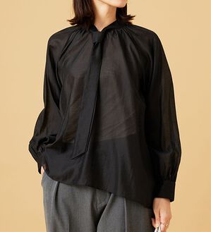 BELLUNA（ベルーナ）の「ブライトシアー素材ボウタイブラウス（ブラウス）」｜ブラック