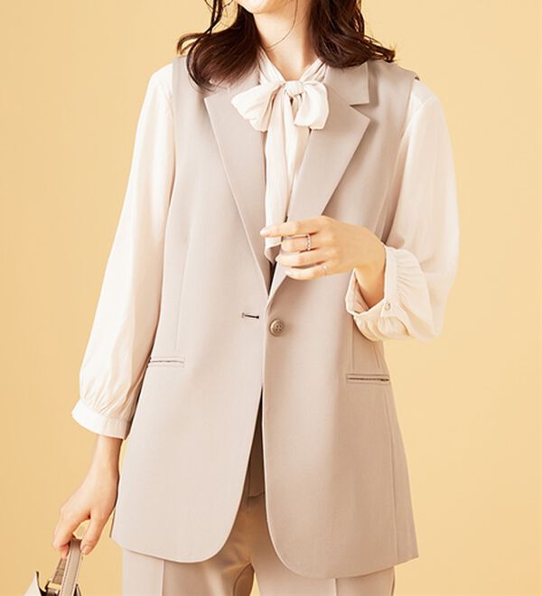 BELLUNA（ベルーナ）の「〈セレモニースタイル〉テーラードジレ（ジレ）」｜グレージュ