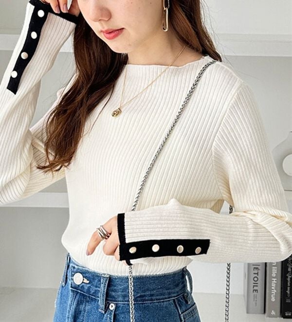 GeeRA（ジーラ）の「袖口ボタン配色ボートネックリブニット（ニット・セーター）」｜詳細画像