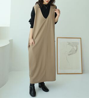 A HAPPY MARILYN（アハッピーマリリン）の「【Ｌ～８Ｌ】Ｉラインで着痩せ！Ｖネックポケット付ジャンスカ（ジャンパースカート）」｜ベージュ