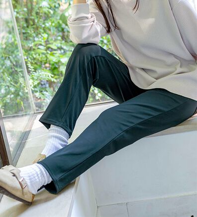 BELLUNA（ベルーナ）の「新触感！マシュマロみたいななめらかストレッチパンツ（フルレングスパンツ）」