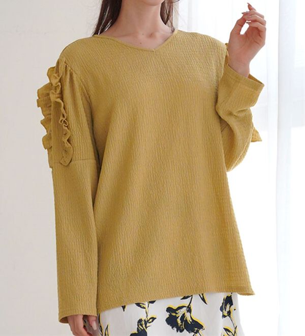 A HAPPY MARILYN（アハッピーマリリン）の「【Ｌ～６Ｌ】【ＭａｒｉｌｙｎＳｗｅｅｔ】体型別フェミニン 肩フリルＶネックカットプルオーバー（カットソー）」｜ピスタチオ