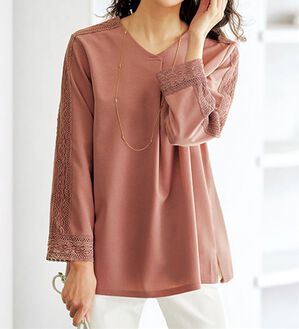 BELLUNA（ベルーナ）の「カットジョーゼット素材レース使いブラウス（カットソー）」｜ピンク