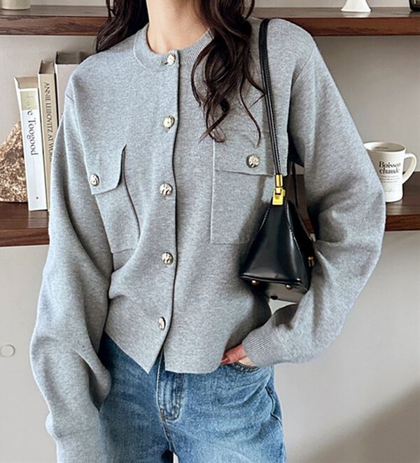 GeeRA（ジーラ）の「ロングシーズン使える！ゴールド調ボタンニットカーデ（ニットカーディガン）」｜詳細画像