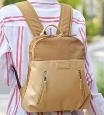 BELLUNA（ベルーナ）の「＜Ｓｏｉｔｔｏ　Ｍｅ＞中身が見やすい３層リュック（リュック）」