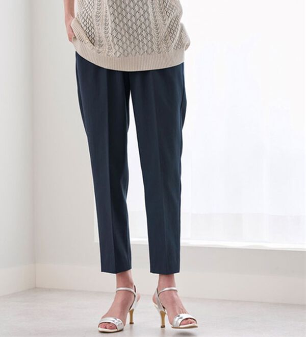 BELLUNA（ベルーナ）の「＜ＳＯＬＯＴＥＸ（Ｒ）＞美脚見えテーパードパンツ（テーパードパンツ）」｜ネイビー