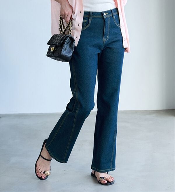 BELLUNA（ベルーナ）の「細見せ！セミフレアーデニムパンツ（フルレングスパンツ）」｜詳細画像