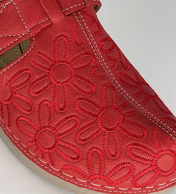 BELLUNA（ベルーナ）の「刺しゅうデザイン柔らかソールミュール（サンダル・ミュール）」｜詳細画像