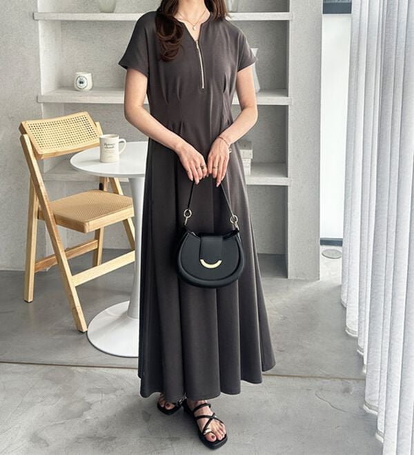GeeRA（ジーラ）の「前後2WAYハーフジップフレンチ袖ワンピース（カットソーワンピース）」｜詳細画像