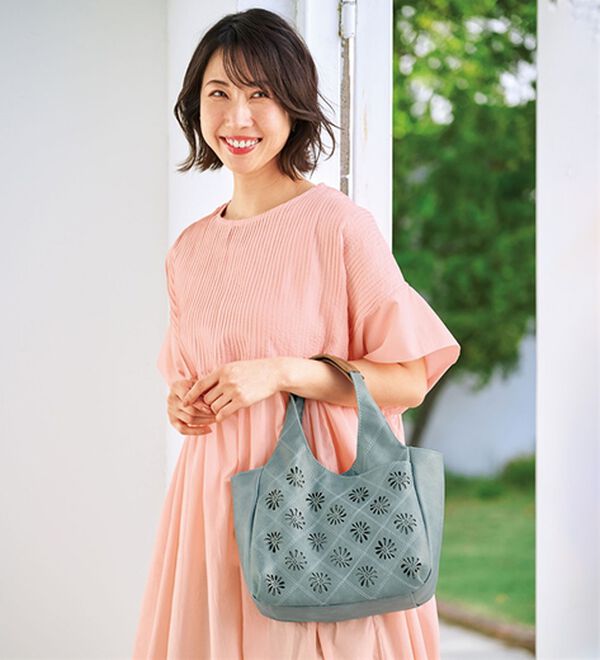 BELLUNA（ベルーナ）の「フラワーカットワーク手提げ（ハンドバッグ）」｜詳細画像