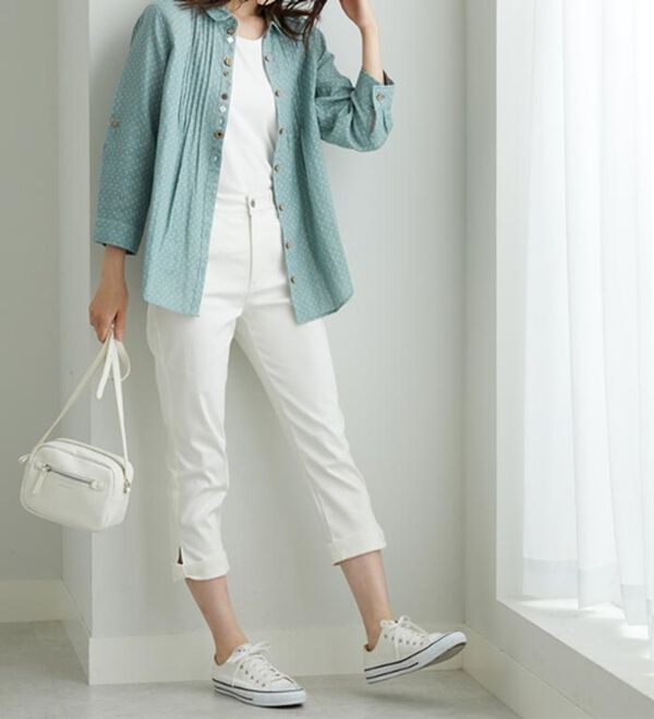 BELLUNA（ベルーナ）の「【綿100％素材】ダブルガーゼ素材丸衿多ボタンブラウス（ブラウス）」｜詳細画像