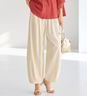 BELLUNA（ベルーナ）の「サラリ快適！ビンテージ調カーブパンツ（ワイドパンツ・ガウチョ）」｜オフ白