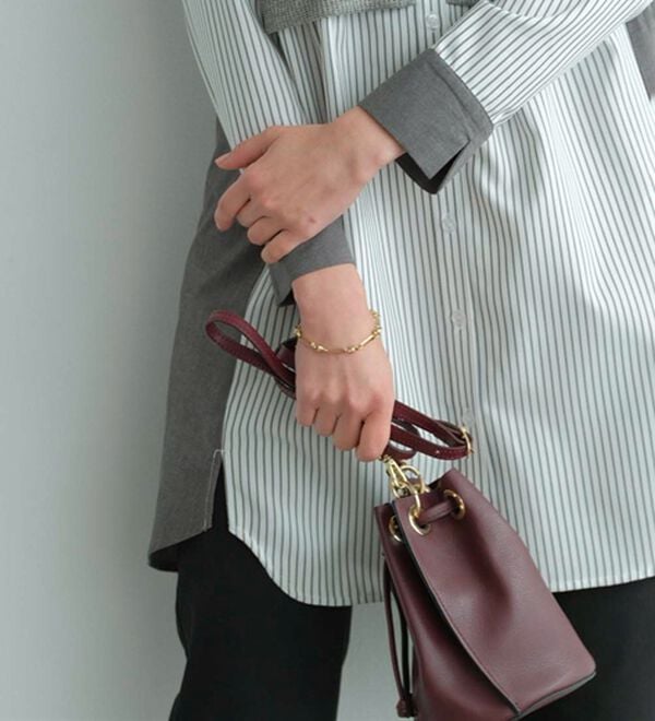 BELLUNA（ベルーナ）の「ストライプ&times;異素材切替シャツチュニック（チュニック）」｜詳細画像