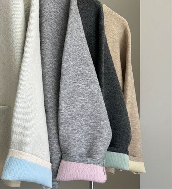 RANAN（ラナン）の「裏配色ゴールド調ボタンニットコーディガン（ニットカーディガン）」｜詳細画像