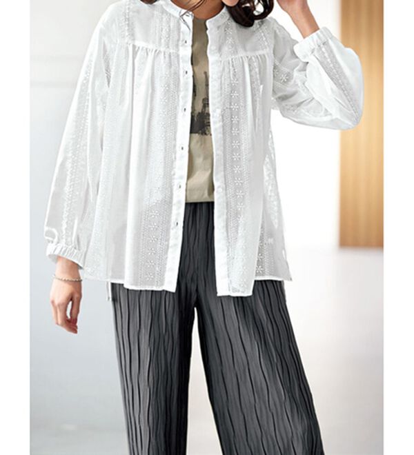 BELLUNA（ベルーナ）の「身体のラインを気にしない！シアー刺しゅうゆったりブラウス（シャツ）」｜詳細画像