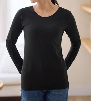 LAVIENNE（ラヴィエンヌ）の「【選べる襟！】綿１００％吸湿発熱あったかインナー（肌着・インナーウェア）」｜ブラック クルーネック