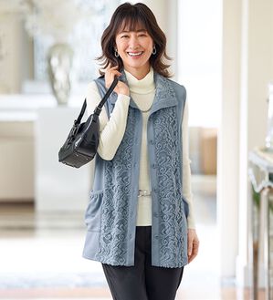 BELLUNA（ベルーナ）の「＜サッと羽織ってすぐおしゃれ！＞ラッセルレース切替デザインベスト（ベスト）」｜ブルーグレー